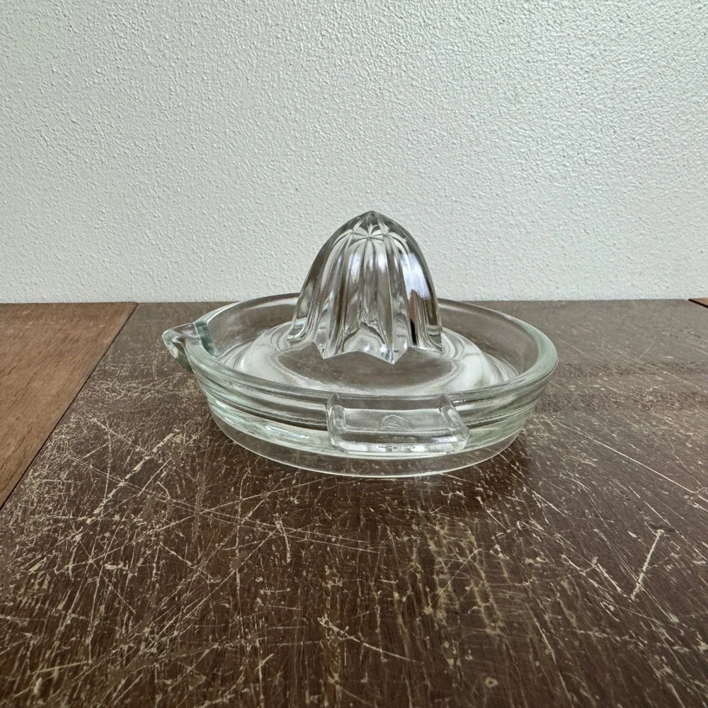 Vintage Federal Glass Citrus‎ Juicer Hand Press Reamer Fruit Juice Squeezer
